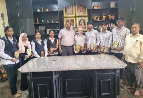 பிளஸ் 2 அரசு பொதுத் தேர்வில் மெட்ரிக் மாணவர்கள் சாதனை
