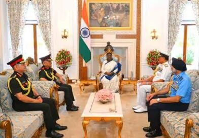 ‘ஆபரேஷன் சிந்தூர்’ வெற்றி; ஜனாதிபதி திரவுபதி முர்மு உடன் முப்படை தளபதிகள் சந்திப்பு