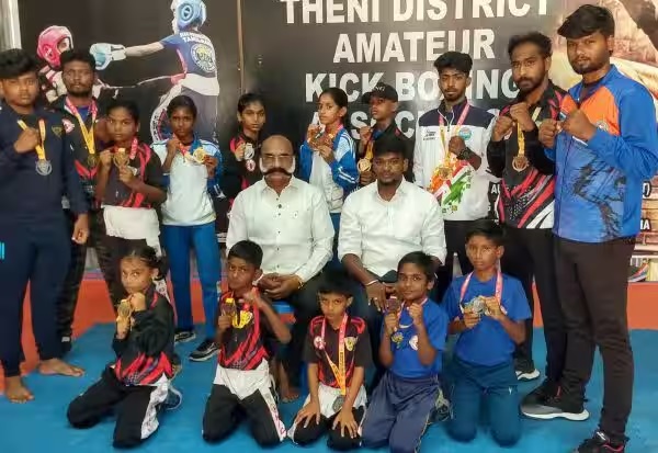 மாநில அளவிலான கிக் பாக்சிங் போட்டி 10 மாணவர்கள் தங்கம் வென்று சாதனை